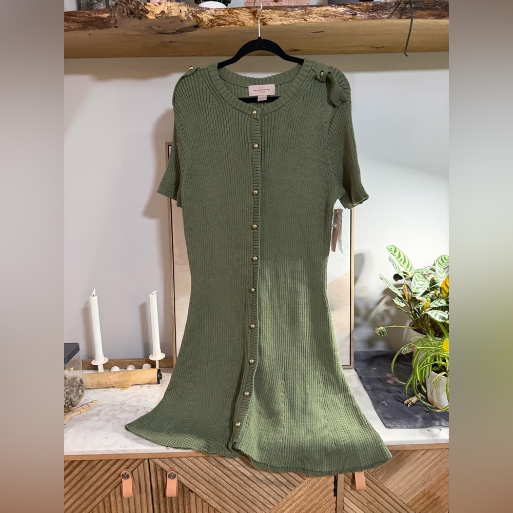 NWT French Connection Olive Green Ribbed Button-Front V-Neck Dress